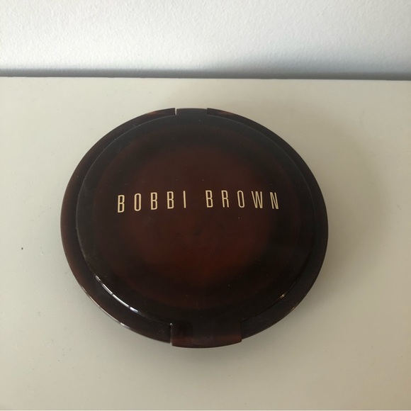 MAKEUP DECLUTTER! Limited edition Bobbi Brown bronzer - Picture 6 of 7